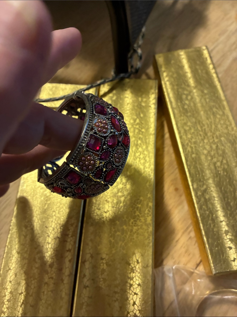 Vintage-Inspired Red Gemstone Cuff Bracelet - Picture 4 of 11